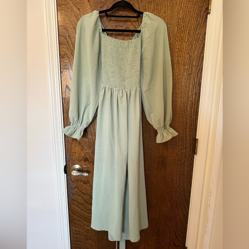 Shirred top green dress with sleeves
